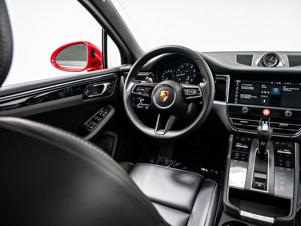 Certified 2025 Porsche Macan image 22