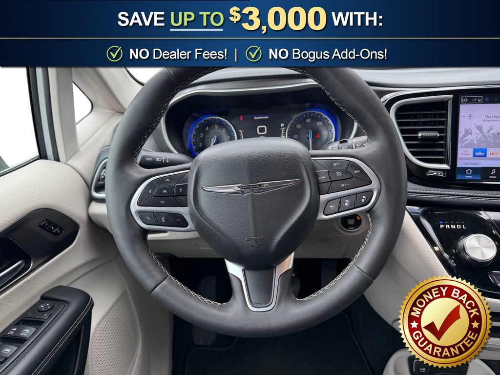 Used 2024 Chrysler Pacifica Touring-L image 18