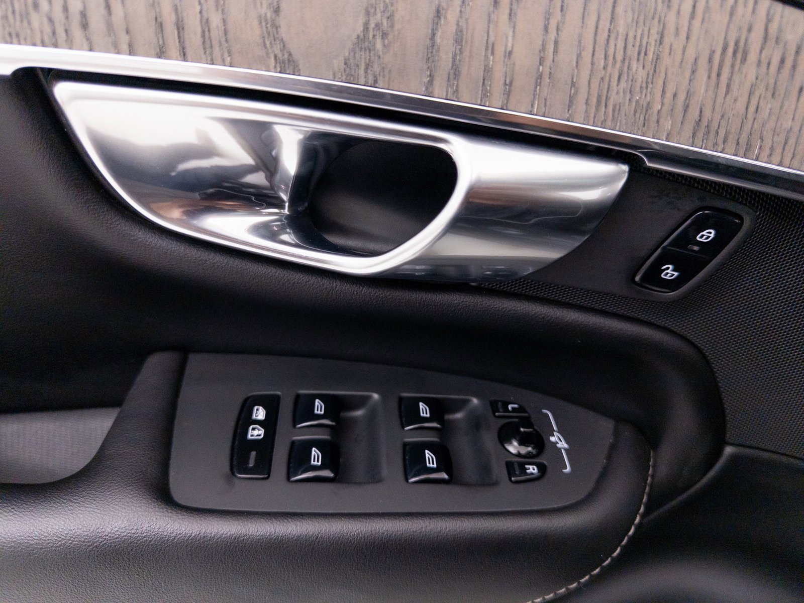 Used 2022 Volvo XC90 T8 Inscription w/ Advanced Package image 31