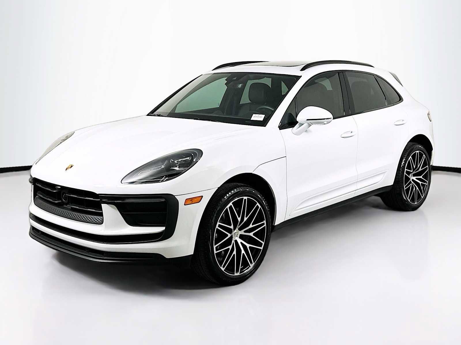 Certified 2025 Porsche Macan image 1