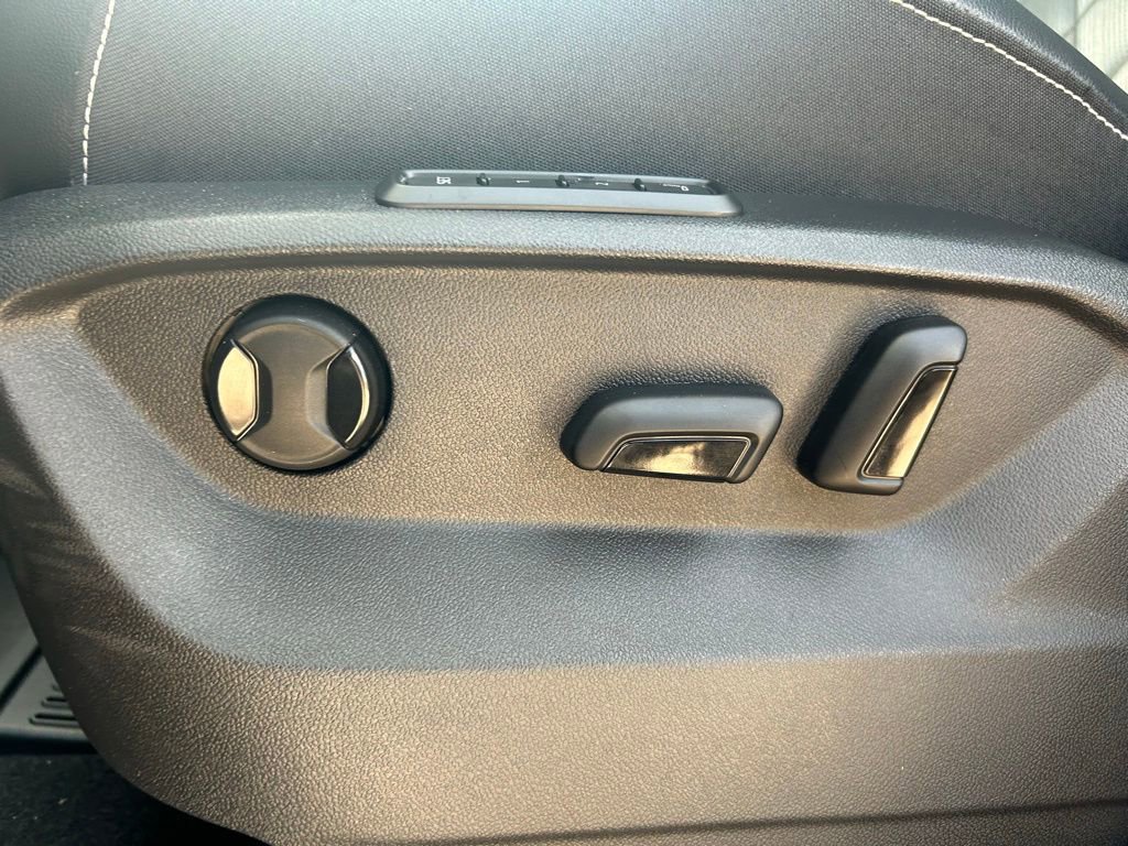 Used 2025 Volkswagen Atlas Cross Sport SEL Premium R-Line image 53