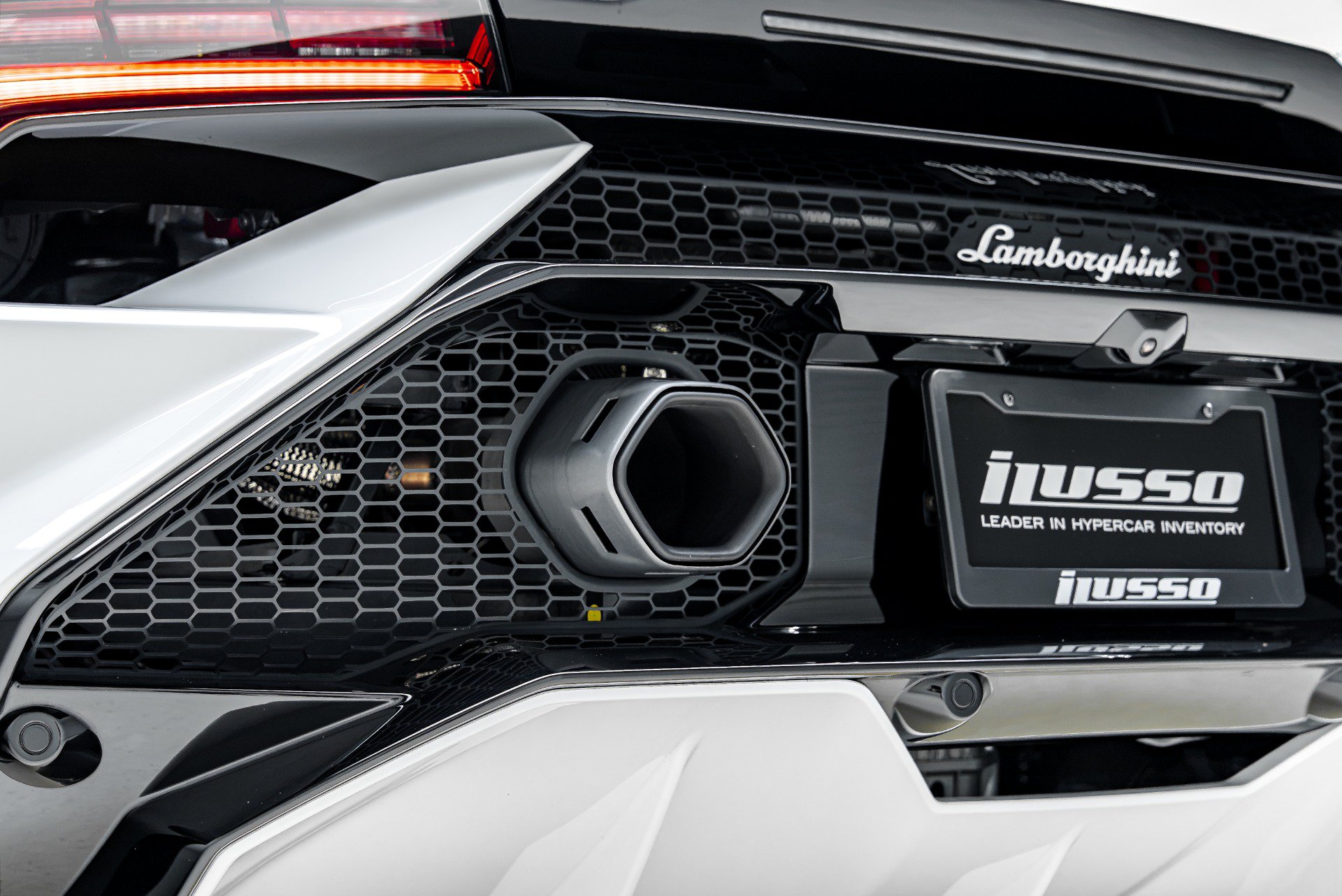 Used 2023 Lamborghini Huracan Tecnica RWD image 30