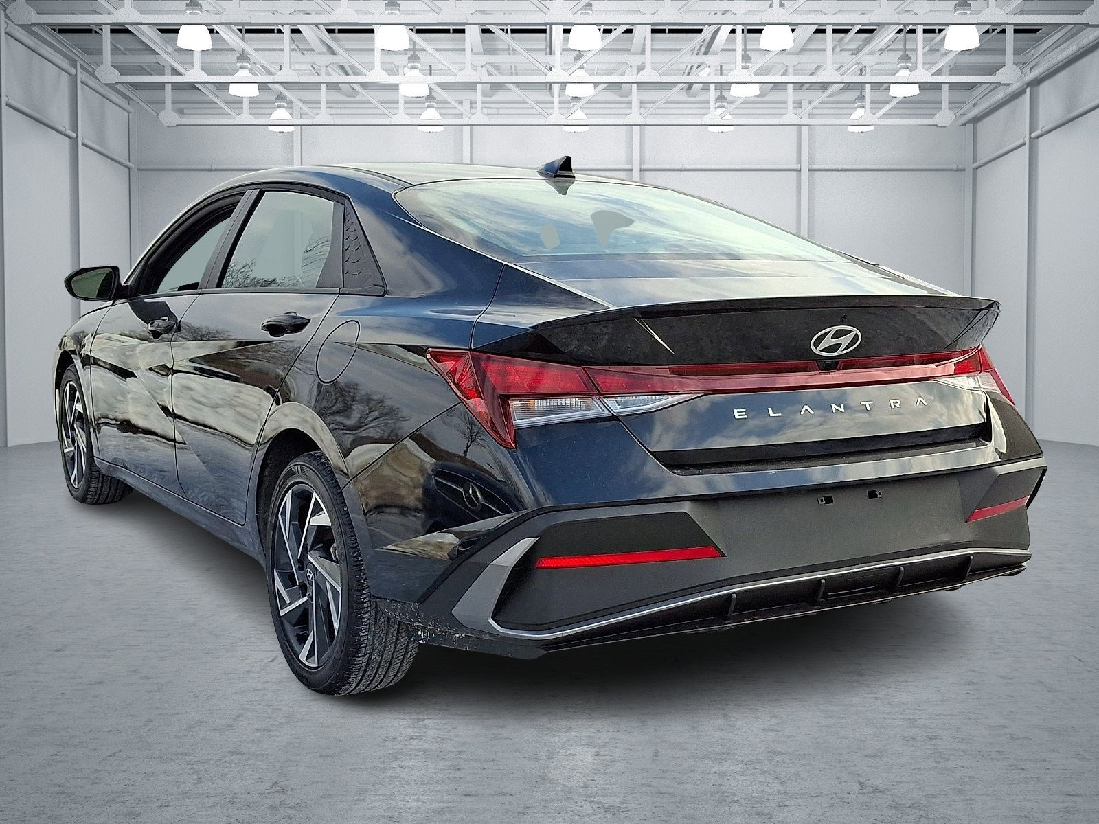 Certified 2025 Hyundai Elantra Sport image 4