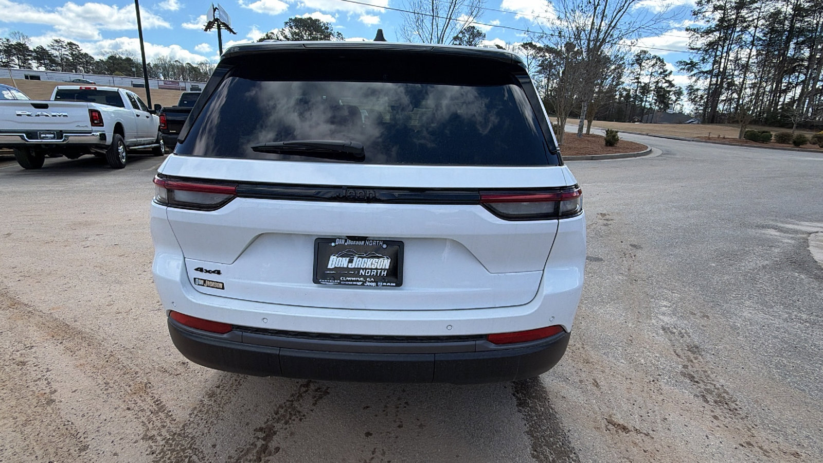 New 2026 Jeep Grand Cherokee Altitude image 9