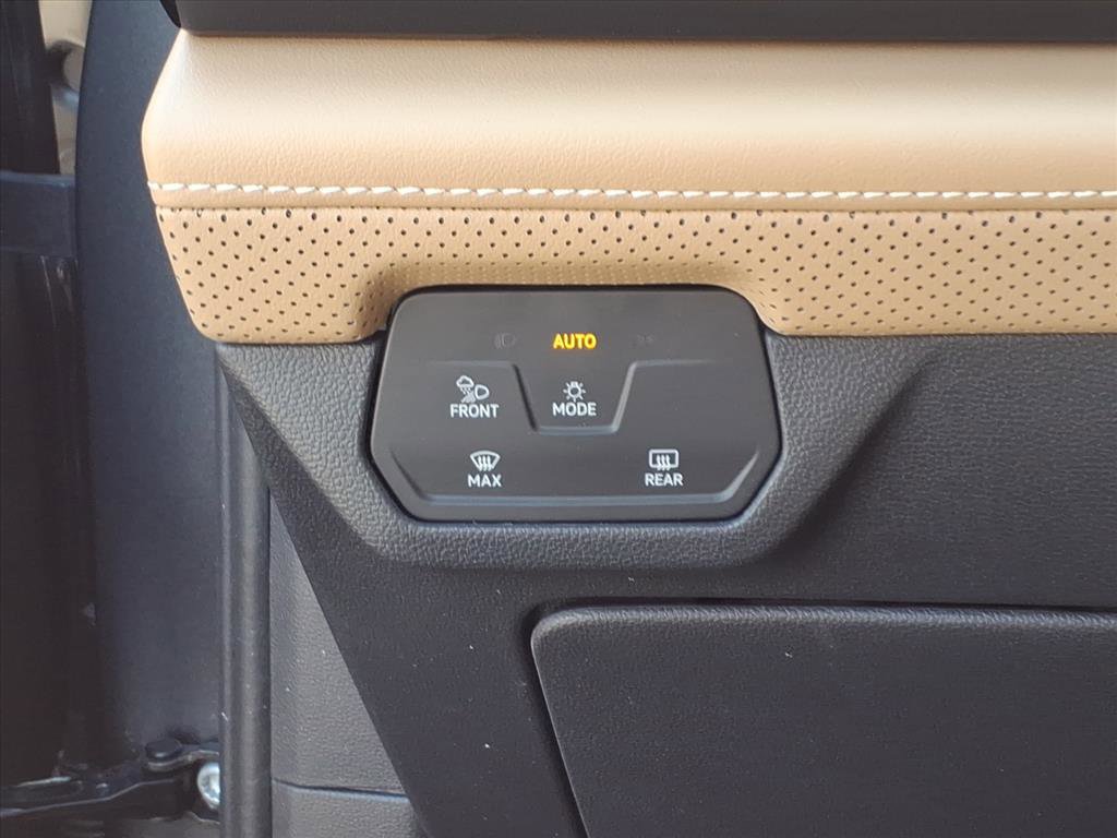 Used 2024 Volkswagen Atlas Cross Sport SE image 22