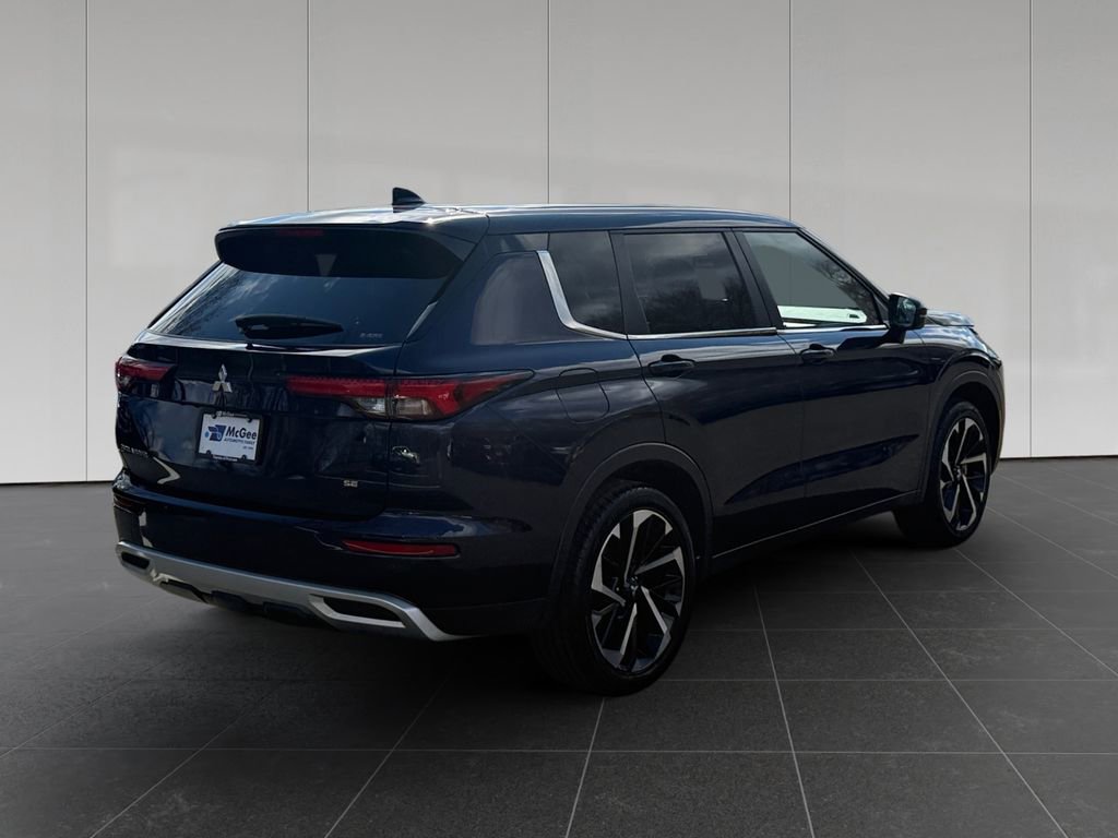 Used 2024 Mitsubishi Outlander SE Black Edition image 5