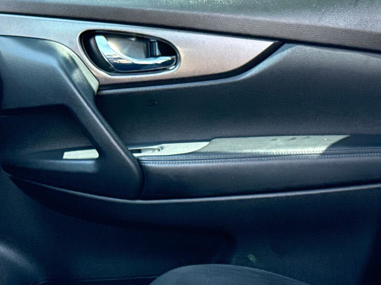 Used 2016 Nissan Rogue SV FWD image 20