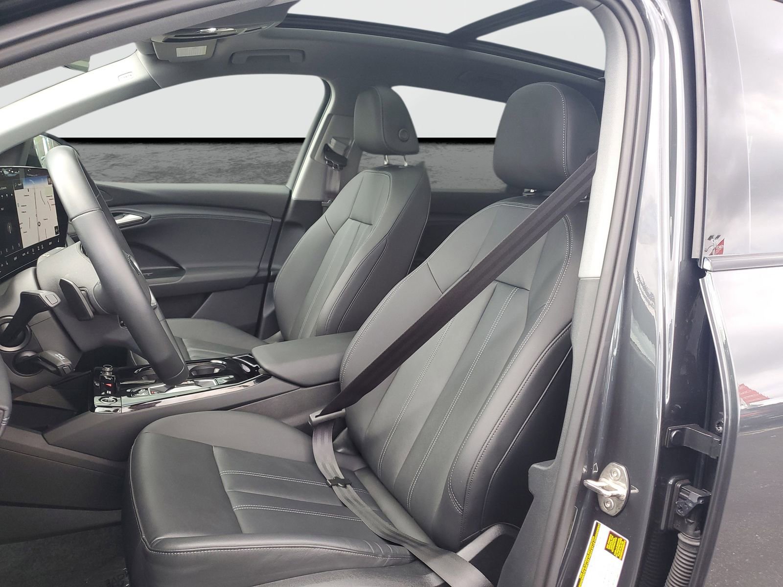Used 2025 Audi Q6 e-tron Premium w/ Convenience Package RWD image 18