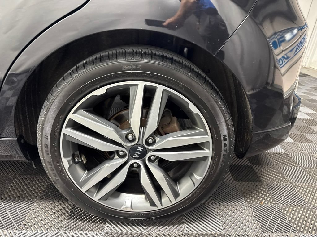 Used 2015 Kia Soul + FWD image 9