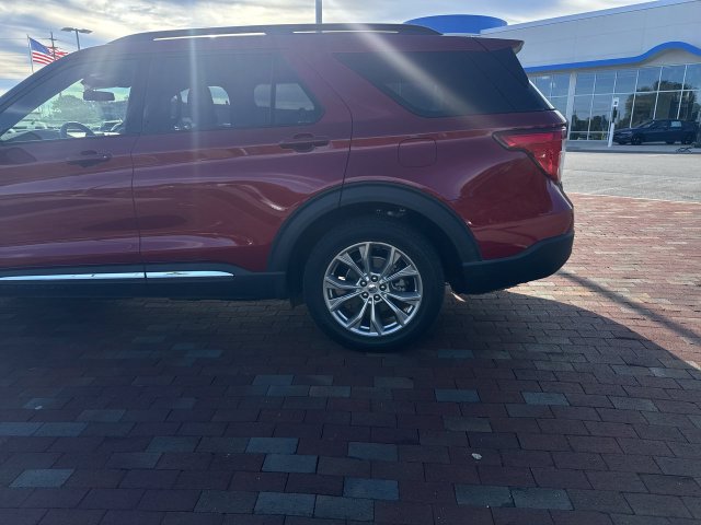 Used 2020 Ford Explorer XLT w/ Equipment Group 202A AWD/4WD image 6