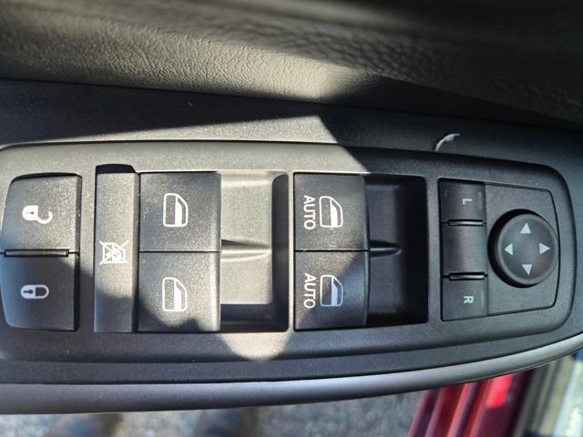 Used 2019 Jeep Cherokee Overland AWD/4WD image 19