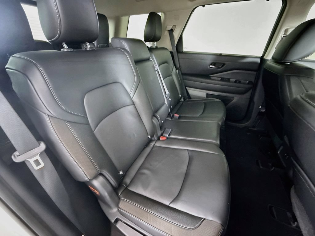 Used 2023 Nissan Pathfinder SL w/ Lighting Package (N92) AWD/4WD image 27