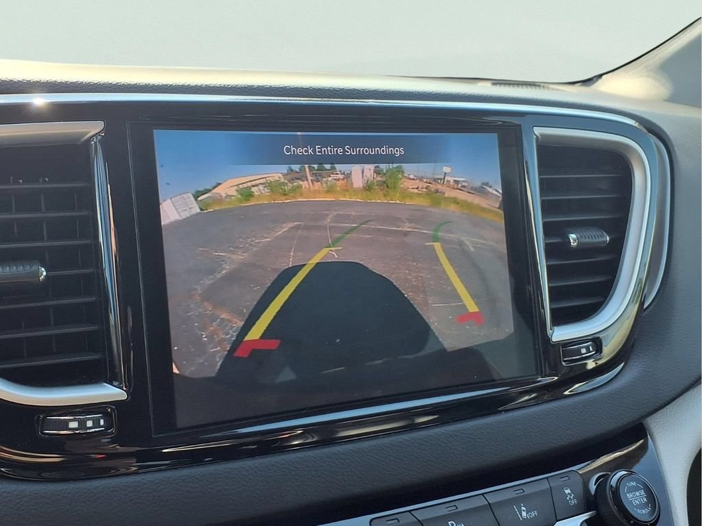 Used 2024 Chrysler Pacifica Touring-L FWD image 6