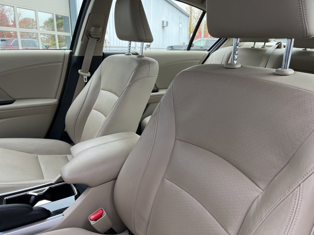 Used 2017 Honda Accord Touring image 28