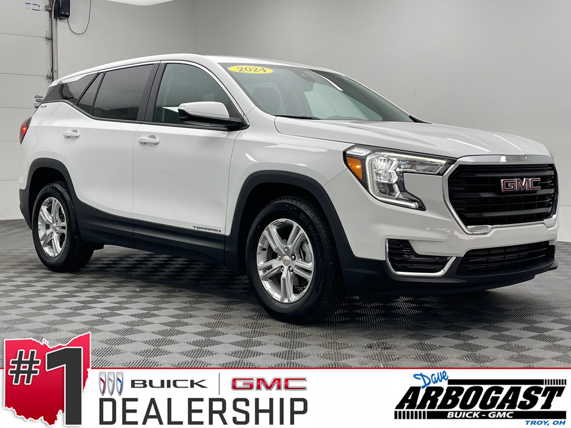 Used 2024 GMC Terrain SLE FWD image 1