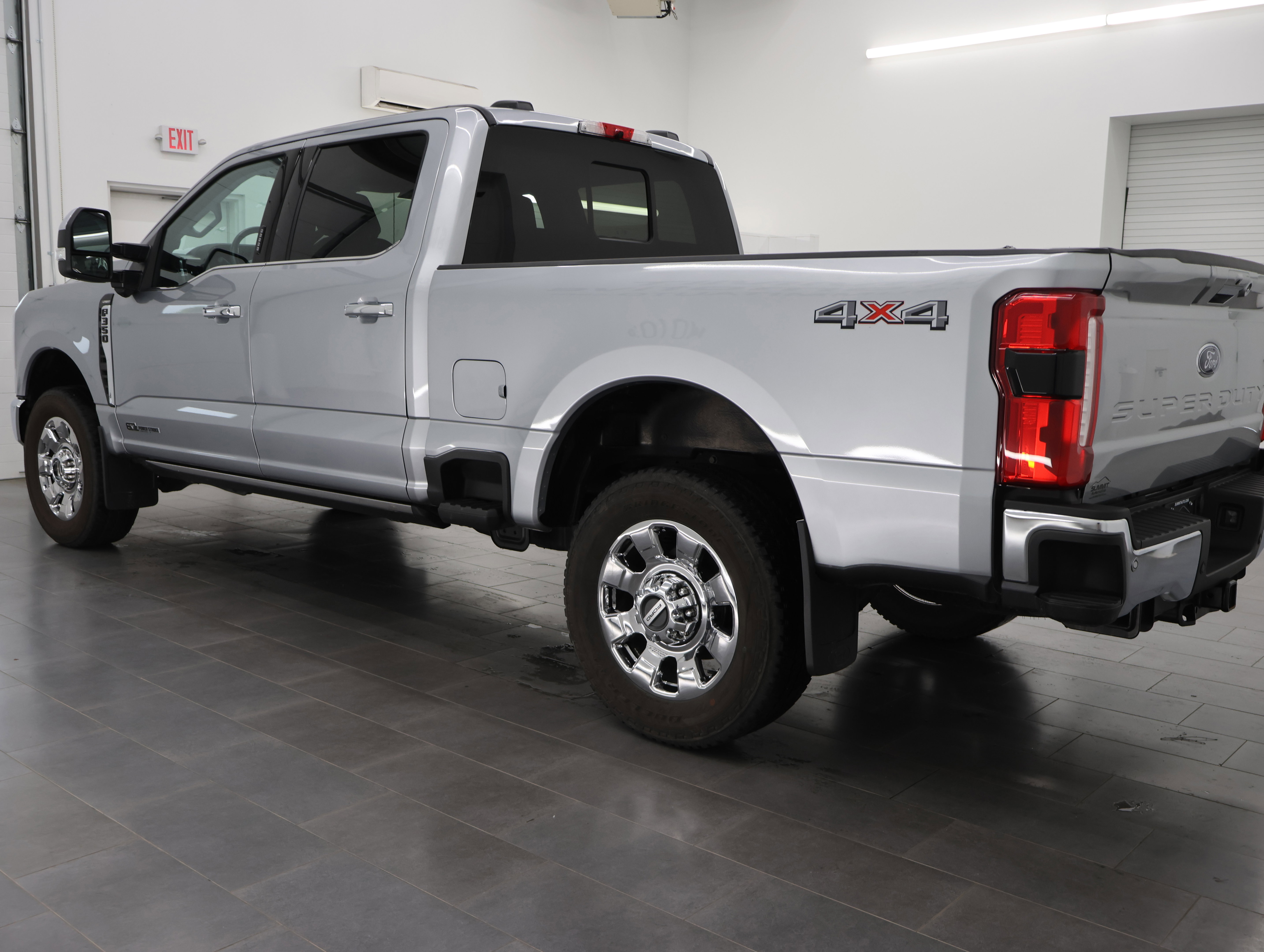Used 2023 Ford F350 Lariat w/ Lariat Ultimate Package AWD/4WD image 6