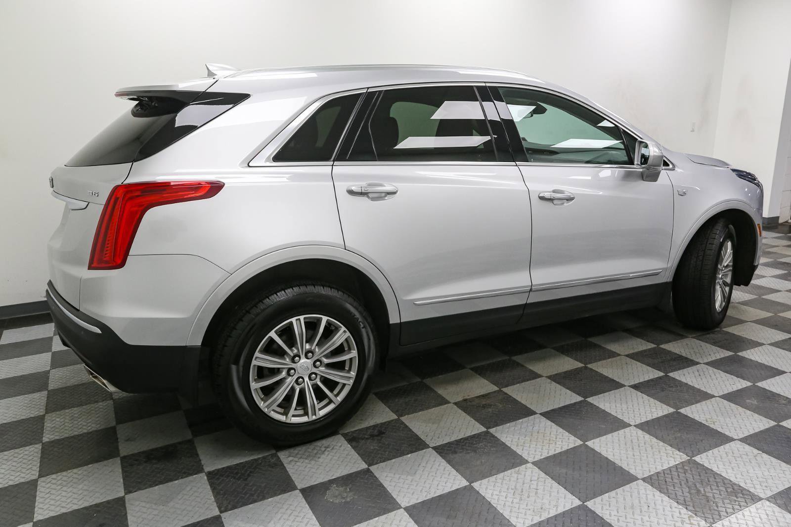 Used 2018 Cadillac XT5 Luxury w/ Driver Awareness Package image 8