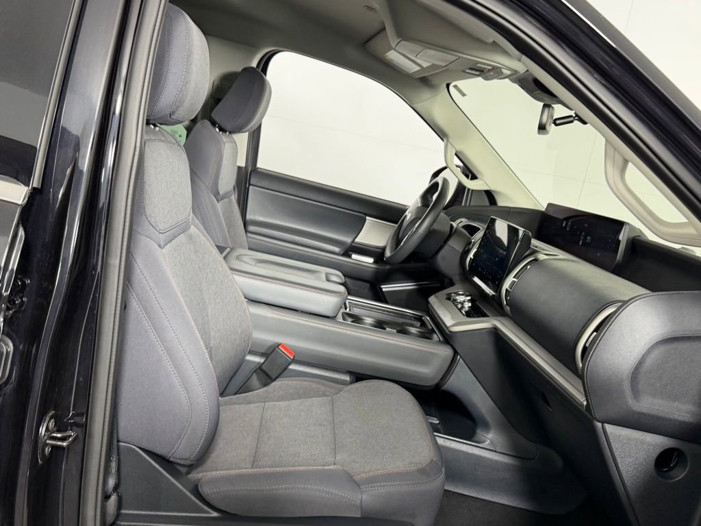 Used 2025 Ford Expedition Active image 29