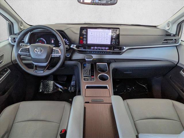 Used 2023 Toyota Sienna XLE w/ XLE Plus Package FWD image 18