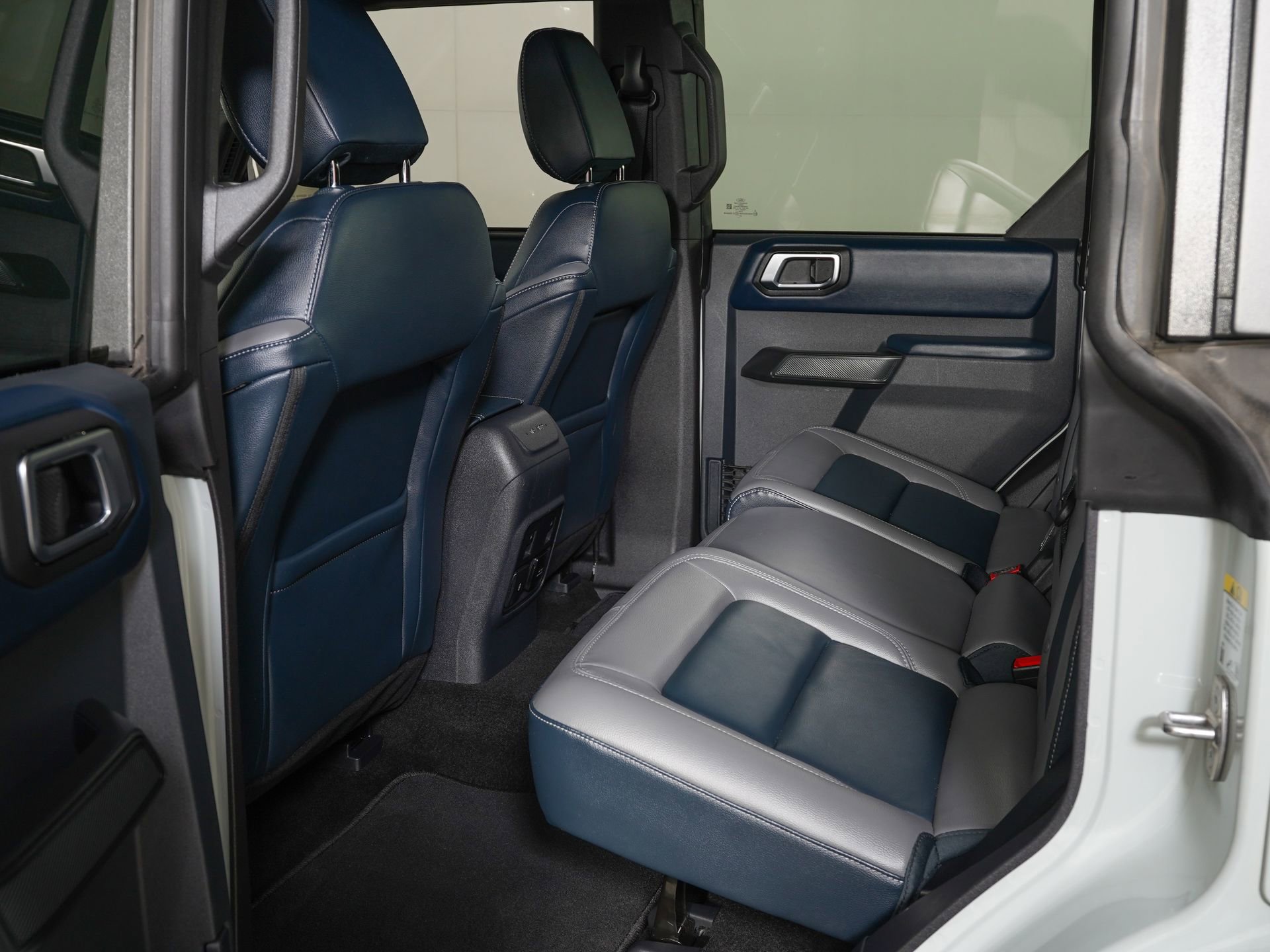 Used 2024 Ford Bronco Outer Banks AWD/4WD image 12