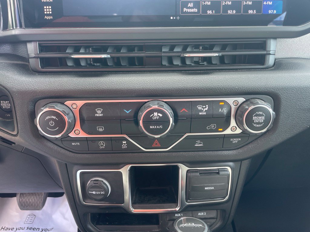 Used 2024 Jeep Gladiator Sport AWD/4WD image 19