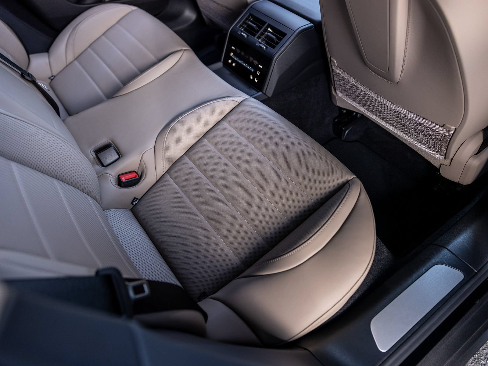 Certified 2025 Porsche Panamera image 46