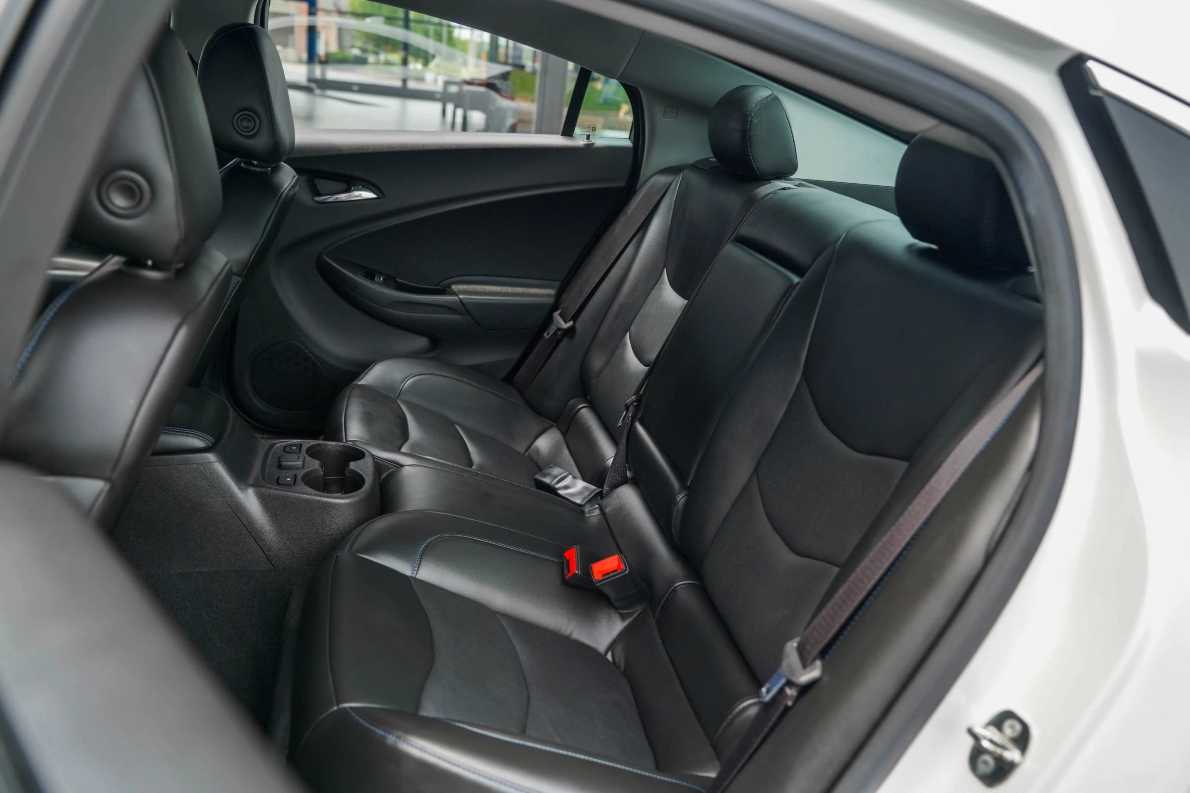 Used 2018 Chevrolet Volt Premier w/ Driver Confidence Package FWD image 29