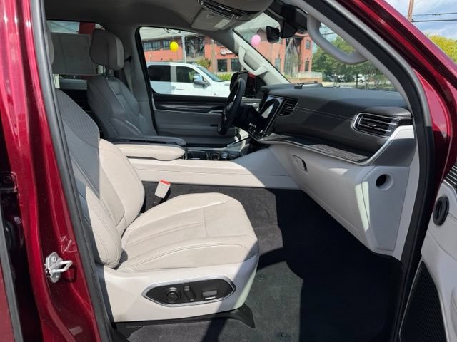 Used 2022 Jeep Wagoneer Series II AWD/4WD image 26