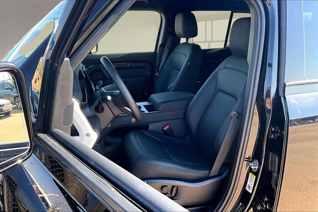 Used 2025 Land Rover Defender 110 S image 26