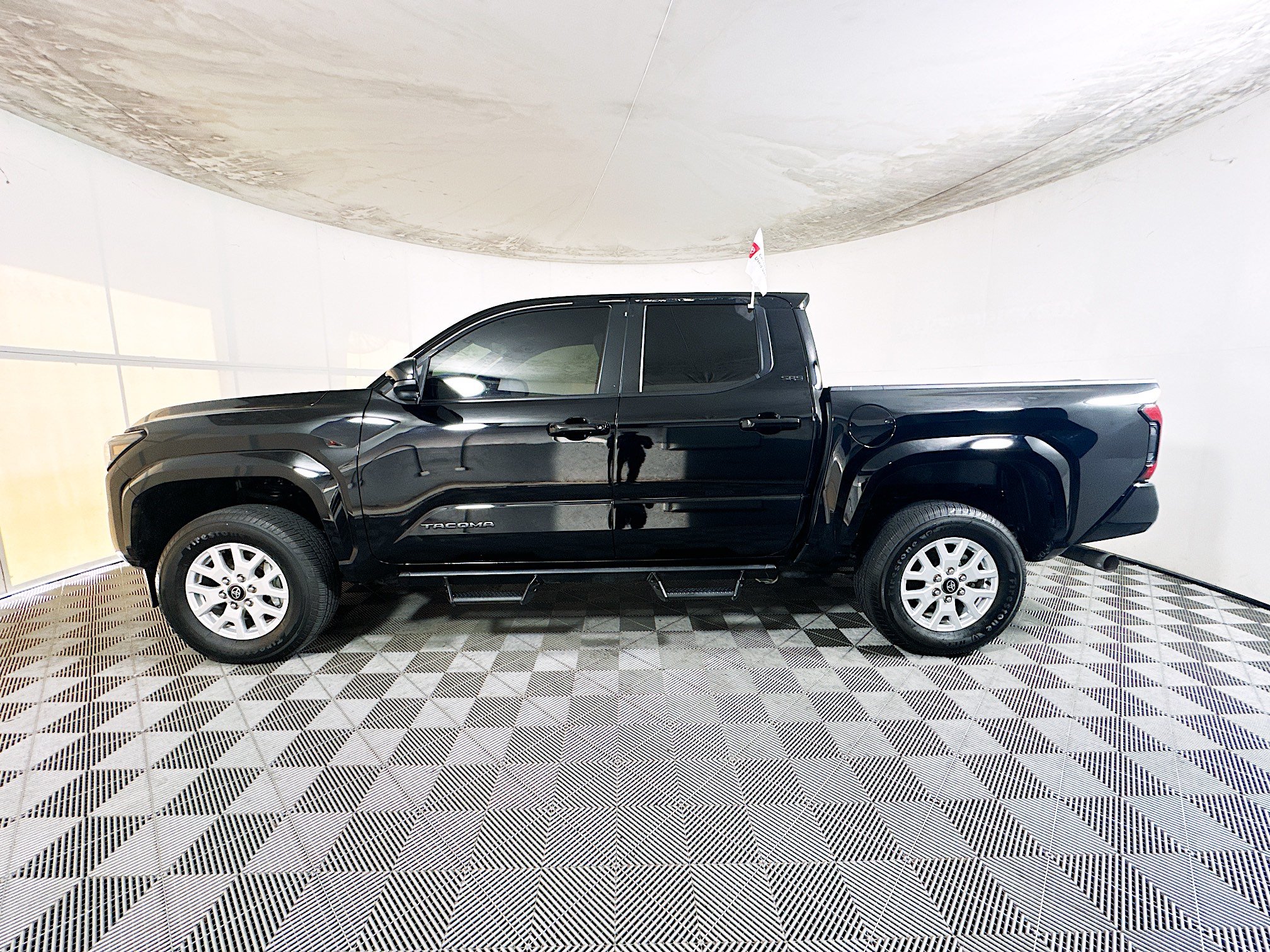 Certified 2024 Toyota Tacoma SR5 AWD/4WD image 6