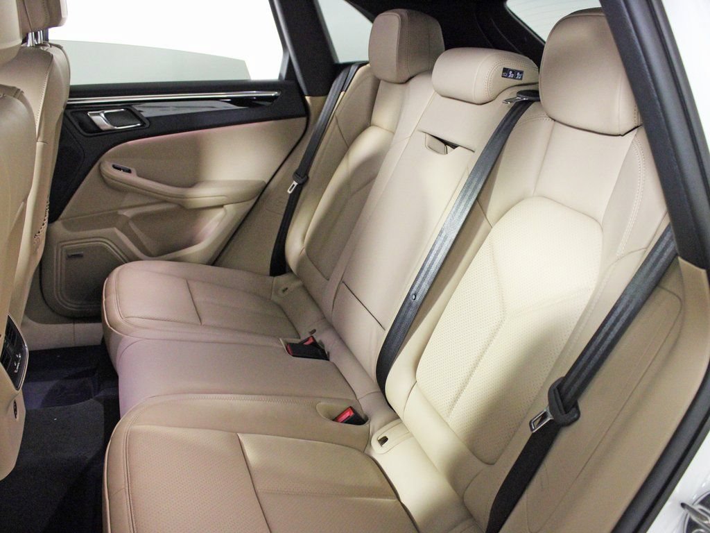Certified 2026 Porsche Macan AWD/4WD image 34