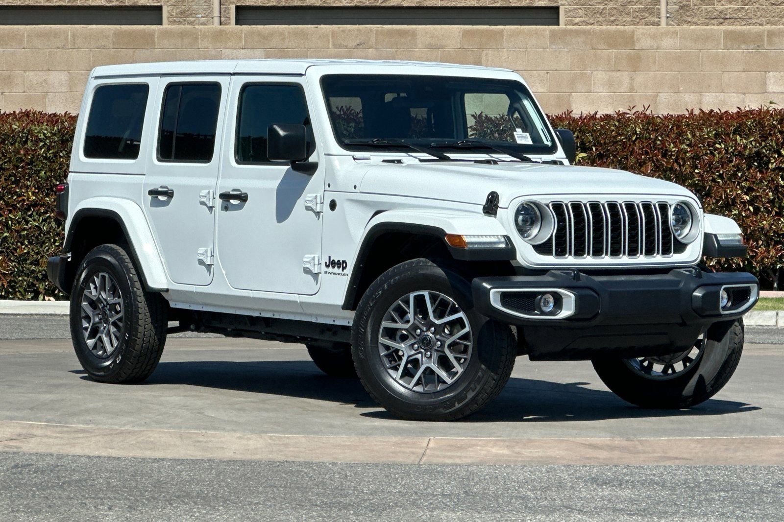 Used 2025 Jeep Wrangler Sahara video 2