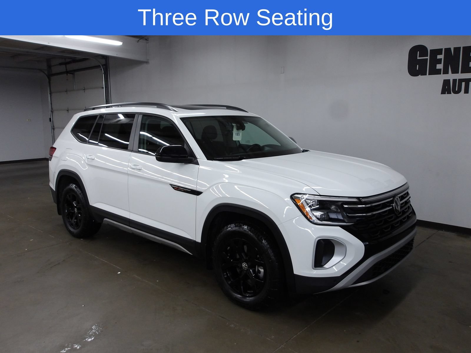 Used 2025 Volkswagen Atlas Peak Edition SE AWD/4WD image 3