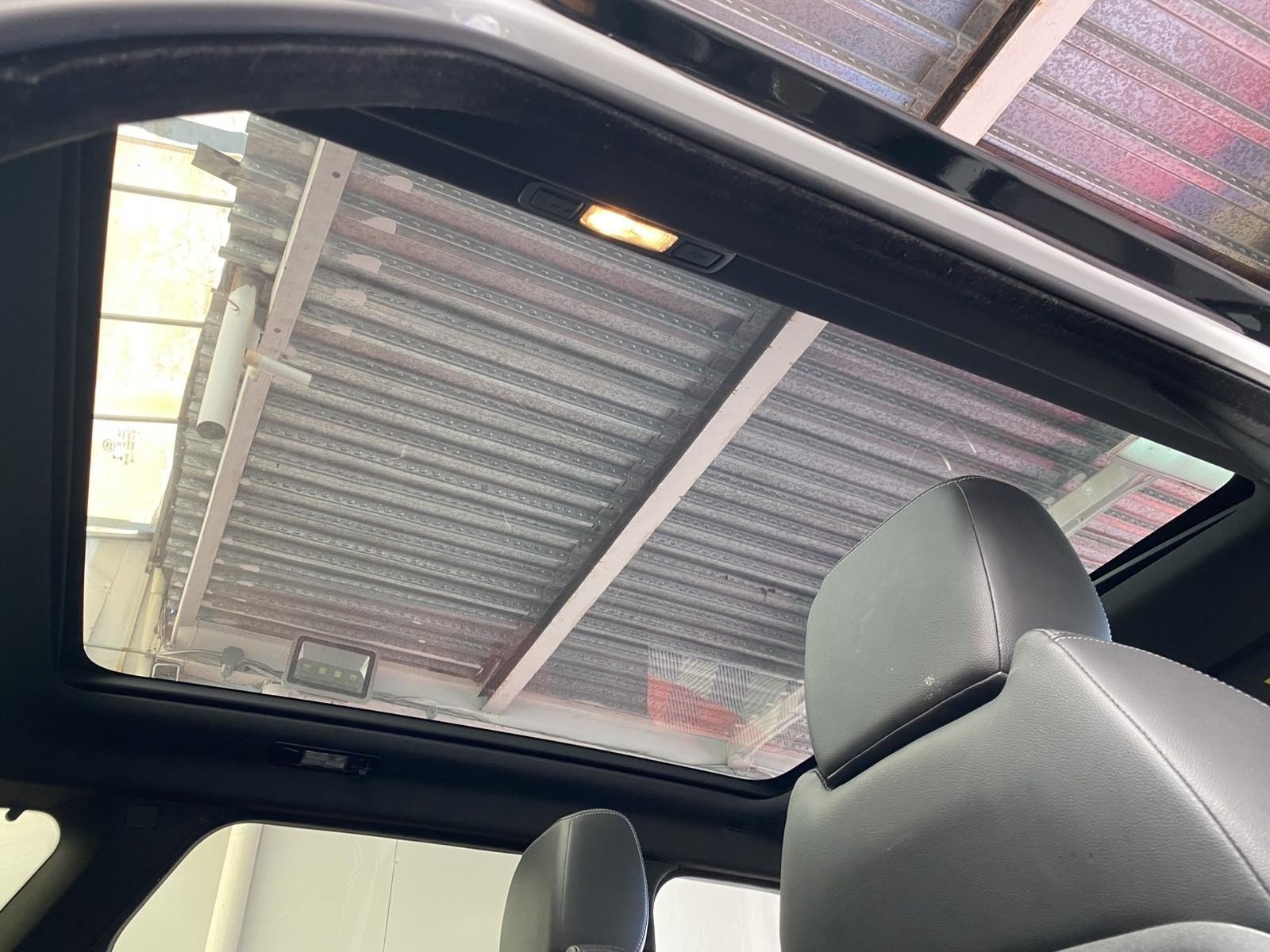 Used 2018 Land Rover Range Rover Evoque SE AWD/4WD image 14