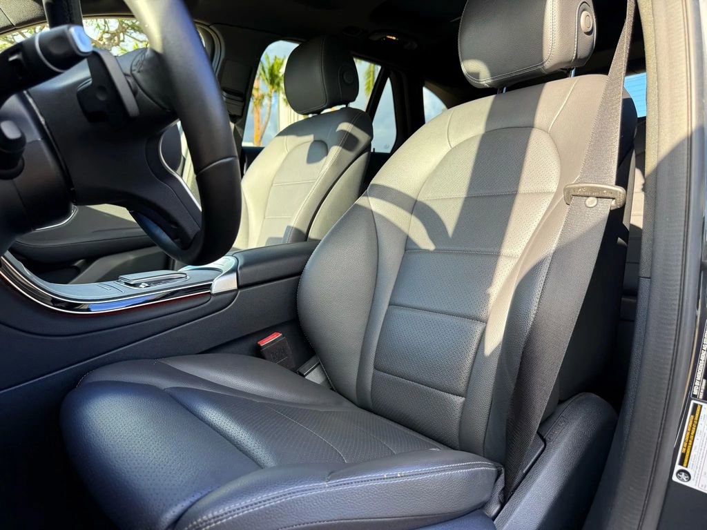 Used 2021 Mercedes-Benz GLC 300 w/ Premium Package image 8
