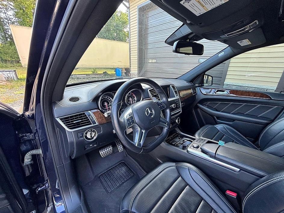 Used 2015 Mercedes-Benz ML 63 AMG 4MATIC image 24