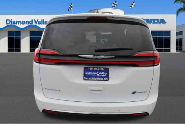 Used 2024 Chrysler Pacifica Select image 5