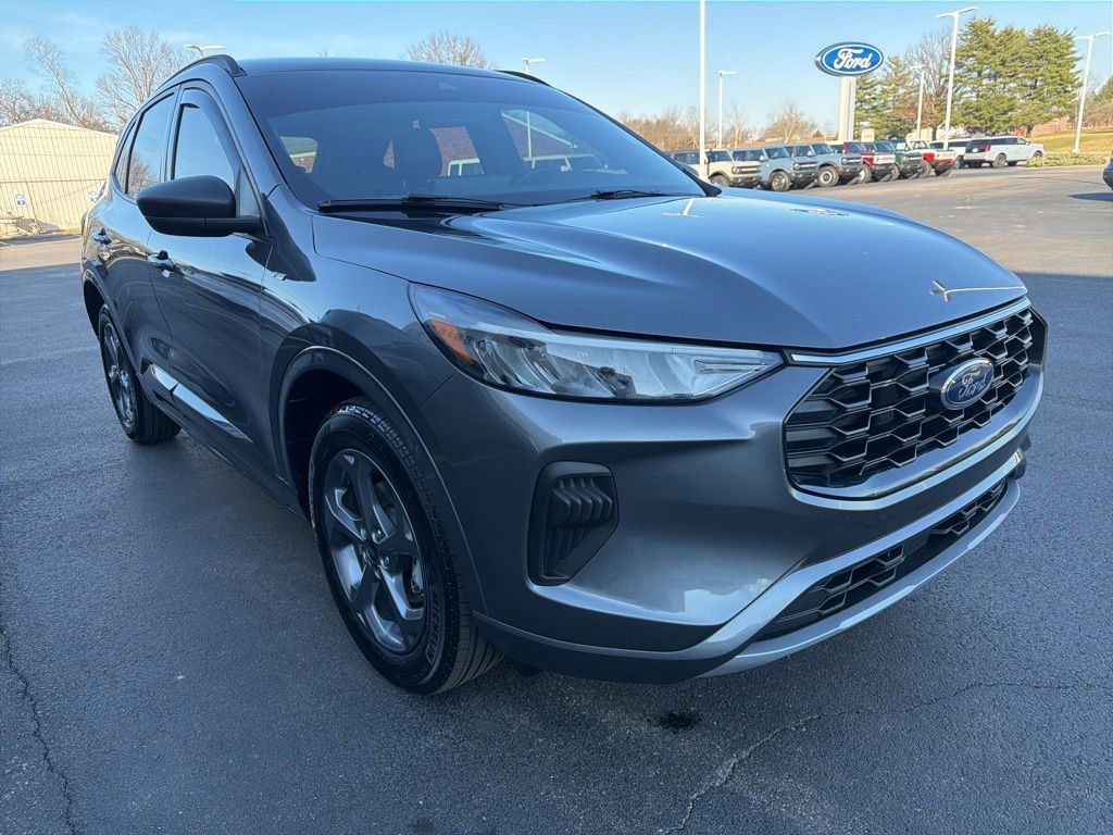 Used 2023 Ford Escape ST-Line w/ Tech Pack #1 AWD/4WD image 6