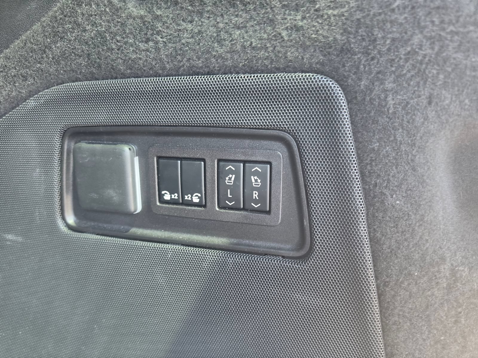 Used 2023 Cadillac Escalade V AWD/4WD image 9
