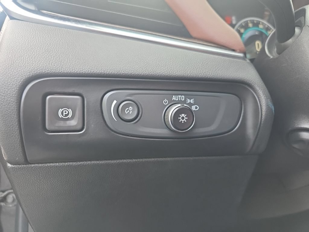 Used 2018 Buick Enclave Avenir w/ Avenir Technology Package AWD/4WD image 19