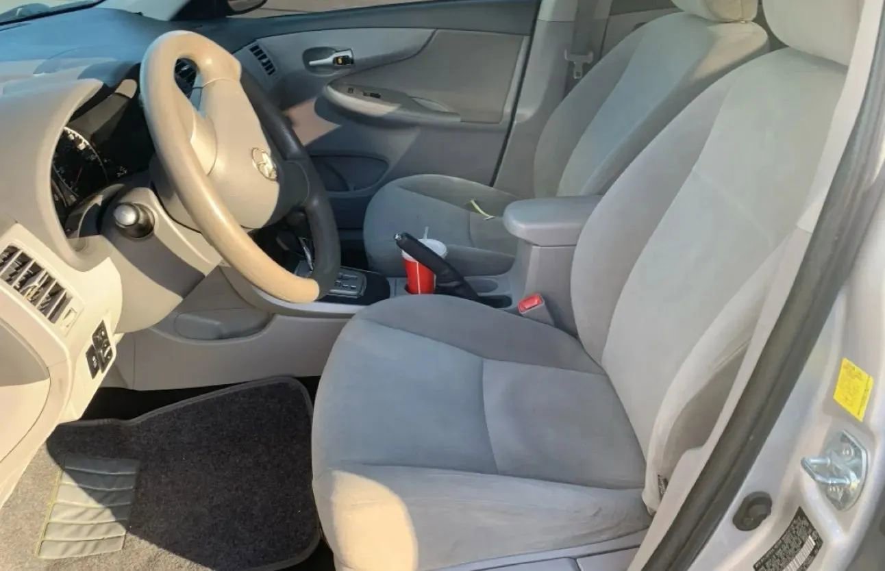 Used 2010 Toyota Corolla LE image 9