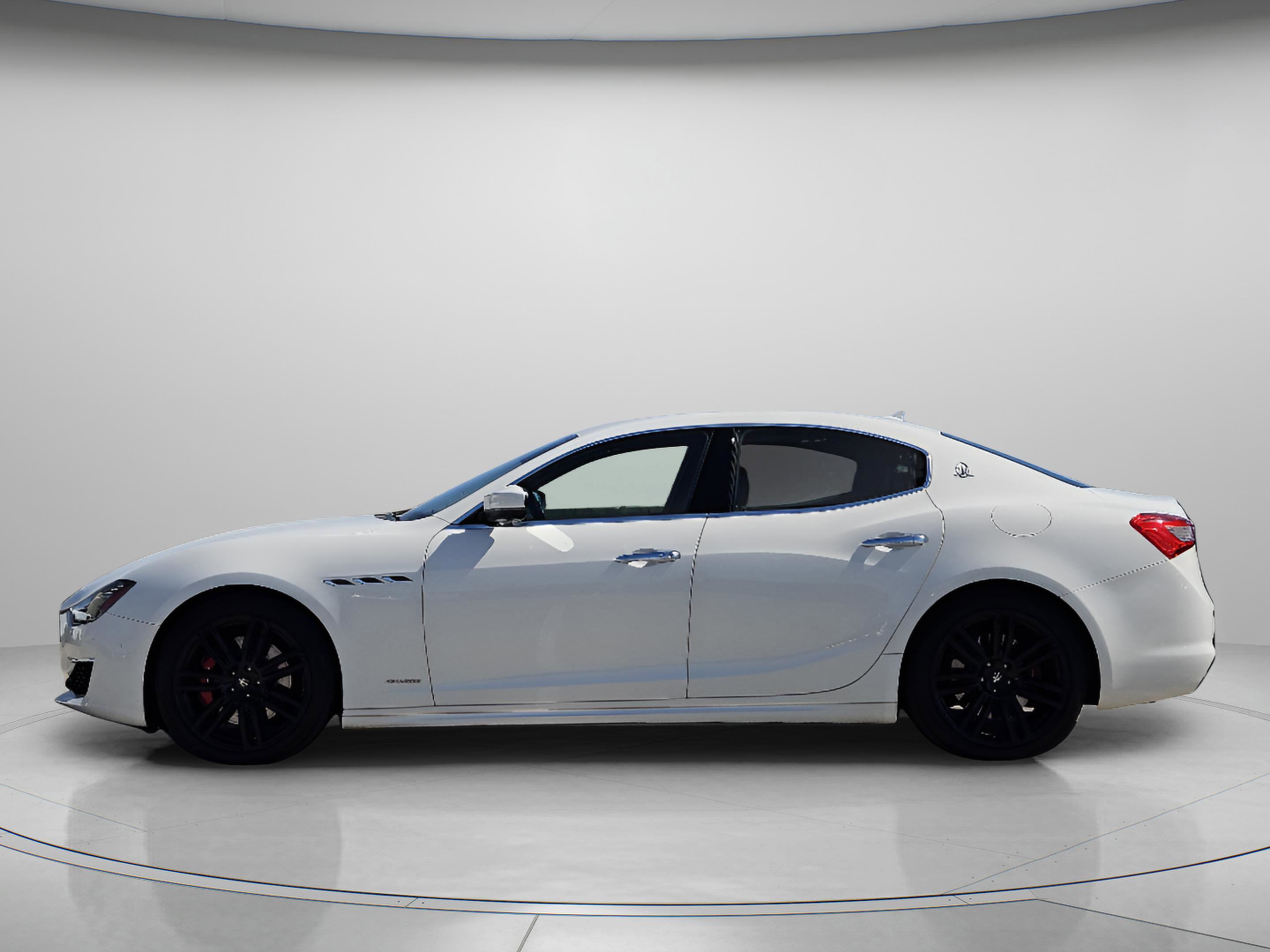 Used 2019 Maserati Ghibli S GranLusso image 2
