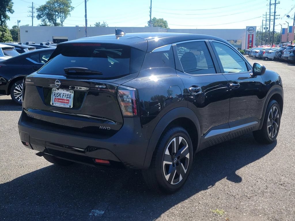 Used 2025 Nissan Kicks SV AWD/4WD image 8