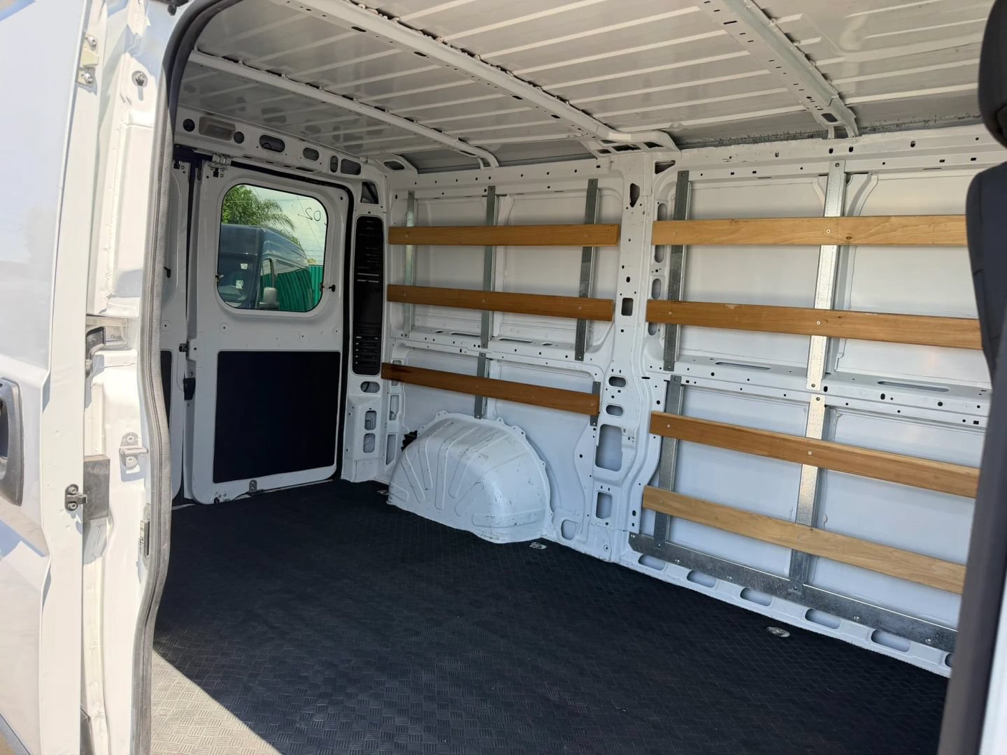 Used 2025 RAM ProMaster 2500 w/ U-Haul Equipment Group FWD image 13