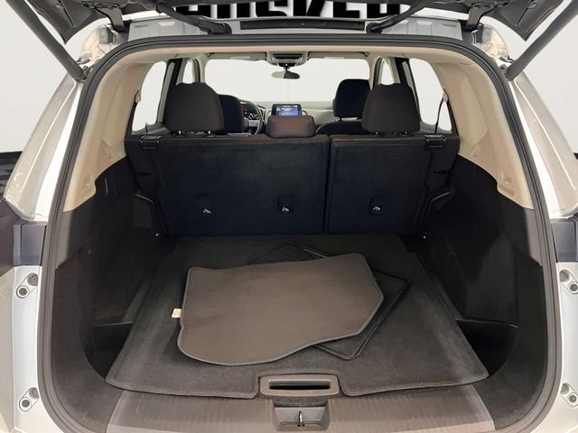 Used 2025 Nissan Rogue SV AWD/4WD image 10