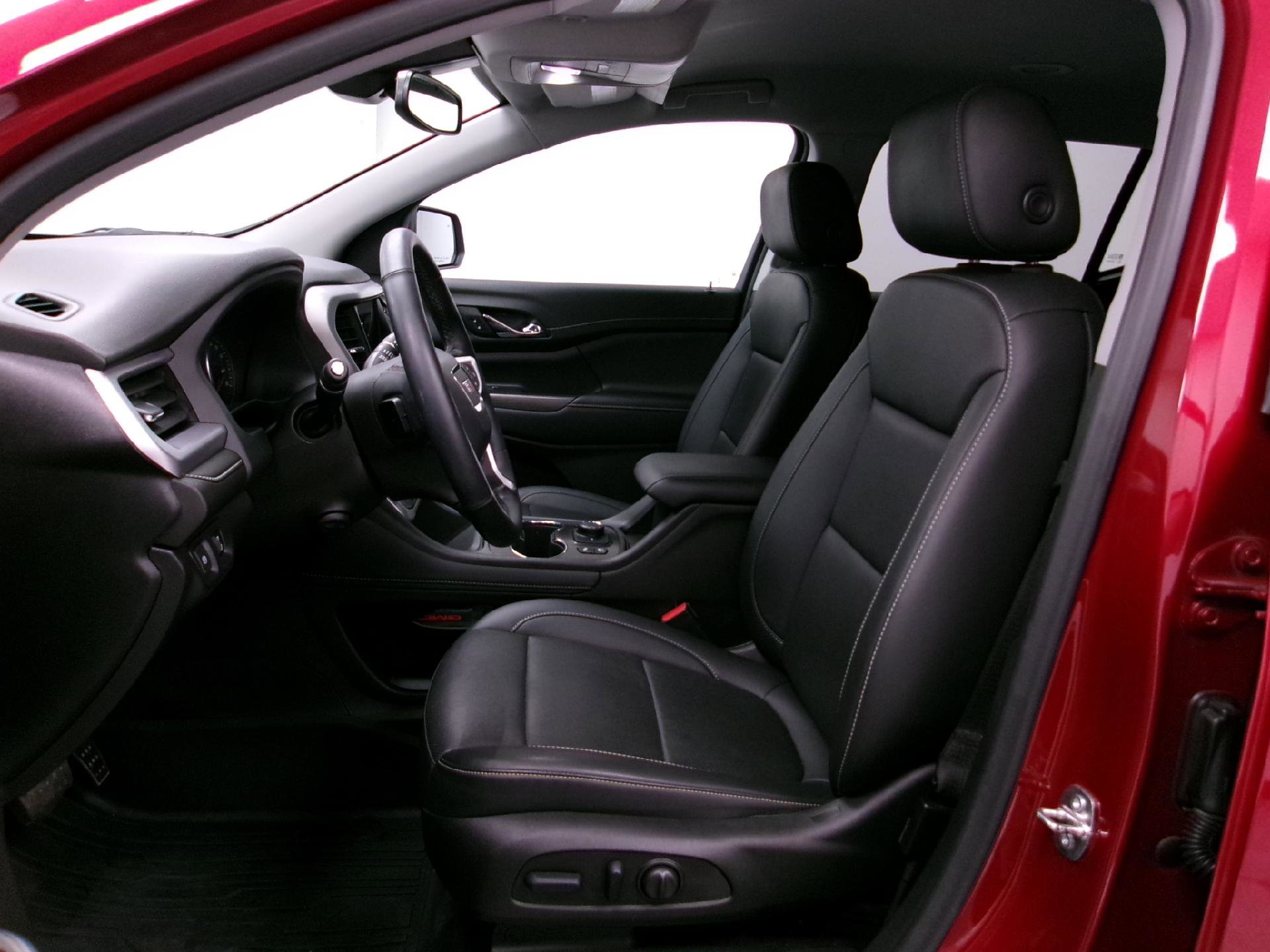 Certified 2023 GMC Acadia SLT w/ Preferred Package image 9