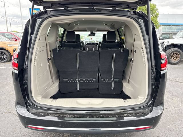 Used 2024 Chrysler Pacifica Limited FWD image 25