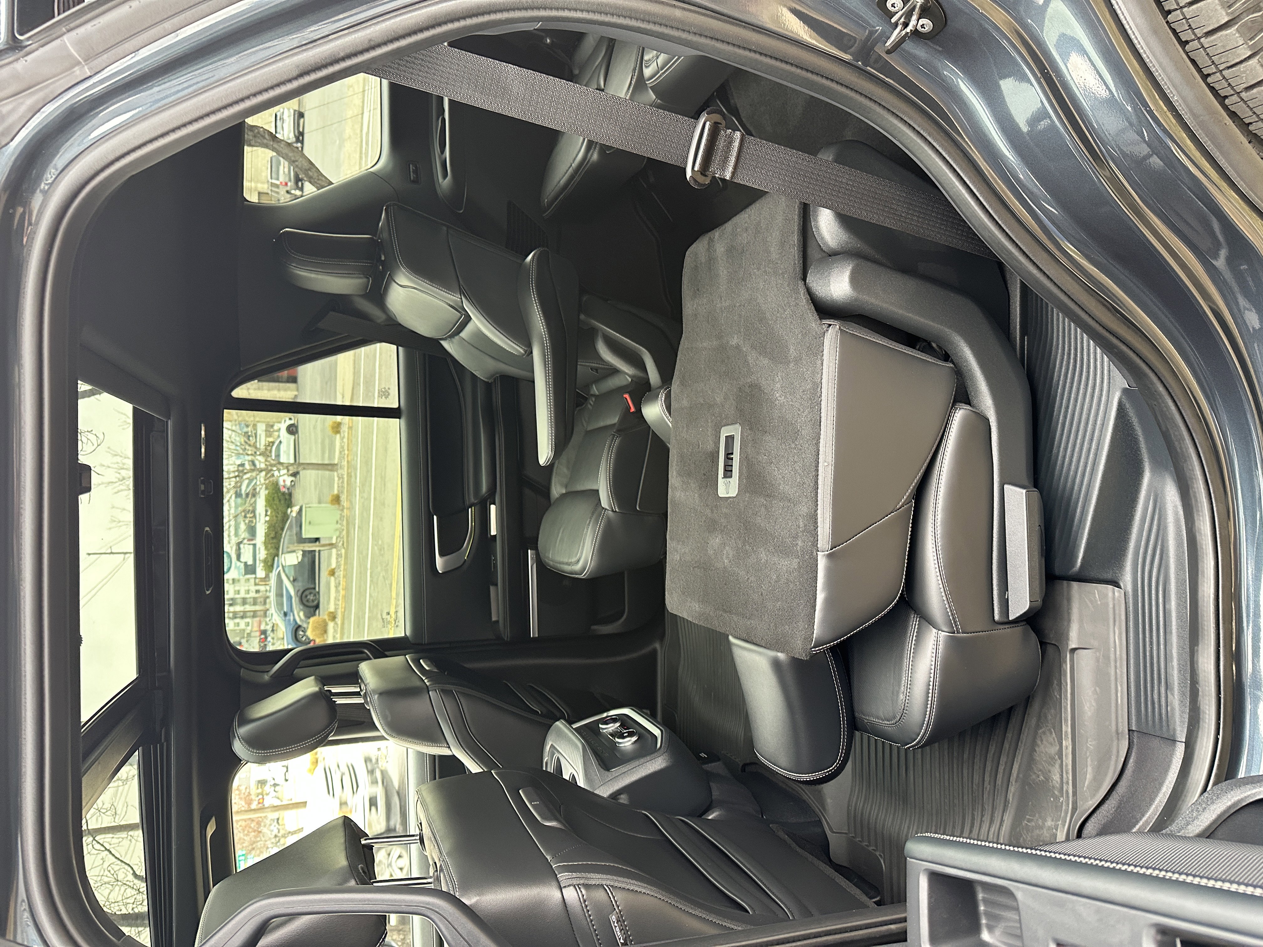 Used 2025 Ford Expedition Platinum w/ Stealth Appearance Package AWD/4WD image 24