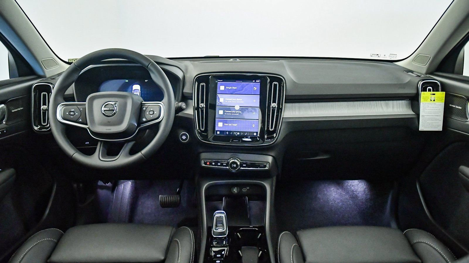 Used 2025 Volvo XC40 B5 Ultra w/ Climate Package image 3