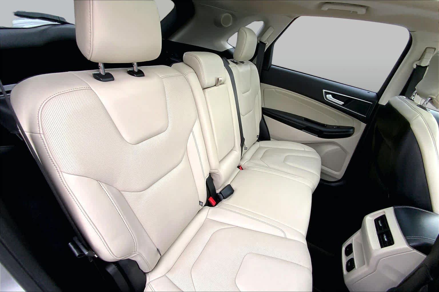 Used 2018 Ford Edge Titanium w/ Equipment Group 301A FWD image 18